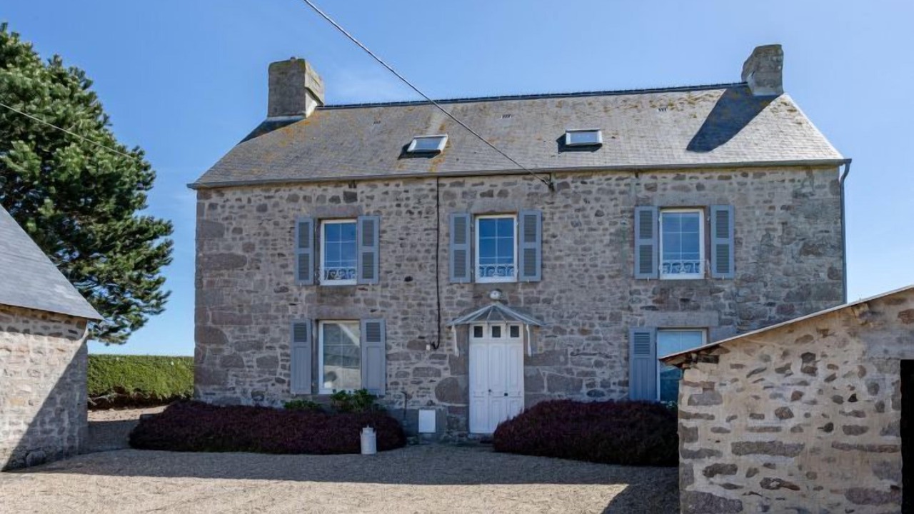 Photo of Outdoor in Reville