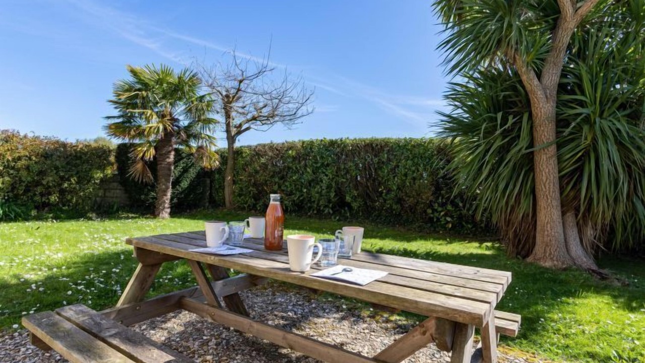 Photo of Outdoor in Reville