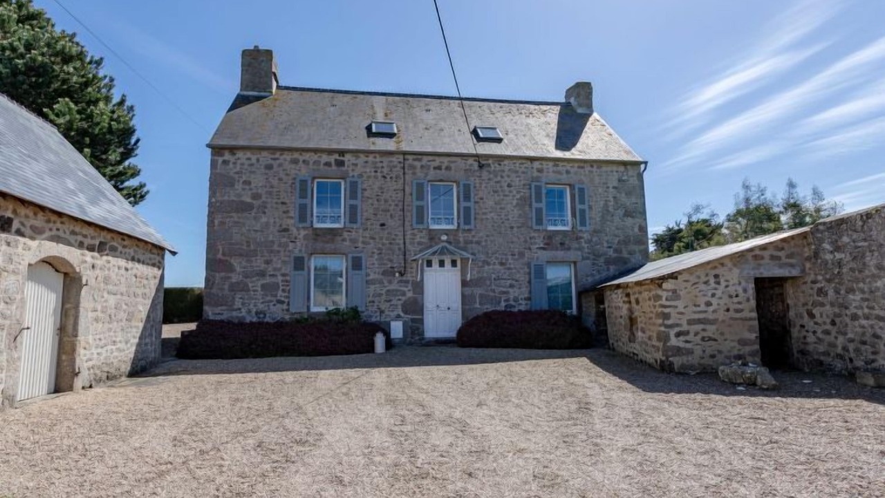 Photo of Outdoor in Reville