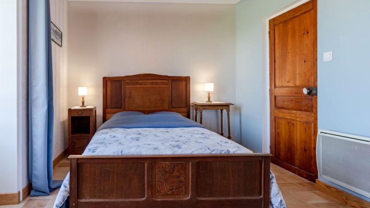 Photo of Bedroom in Reville