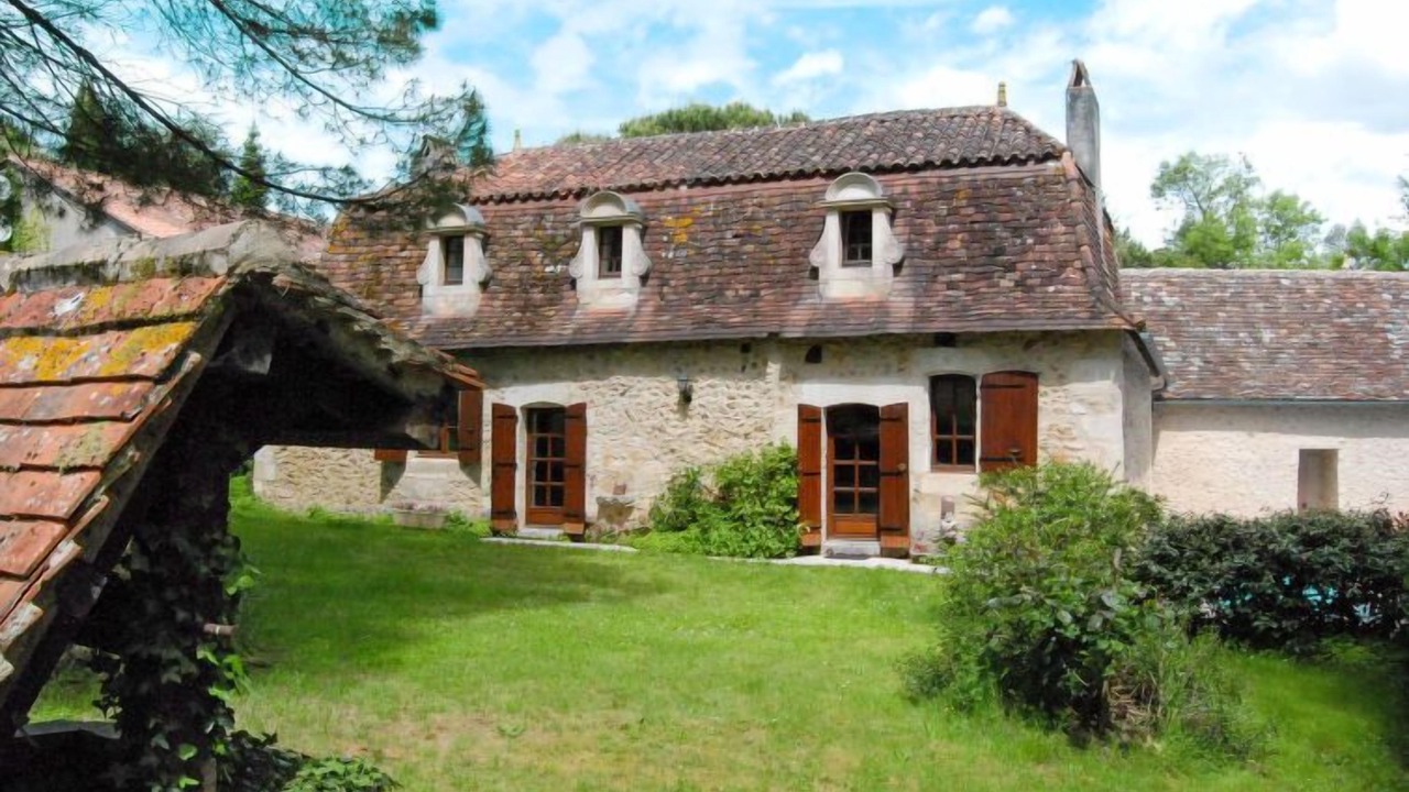 Photo of Buildings in Saint-Jean-dEstissac