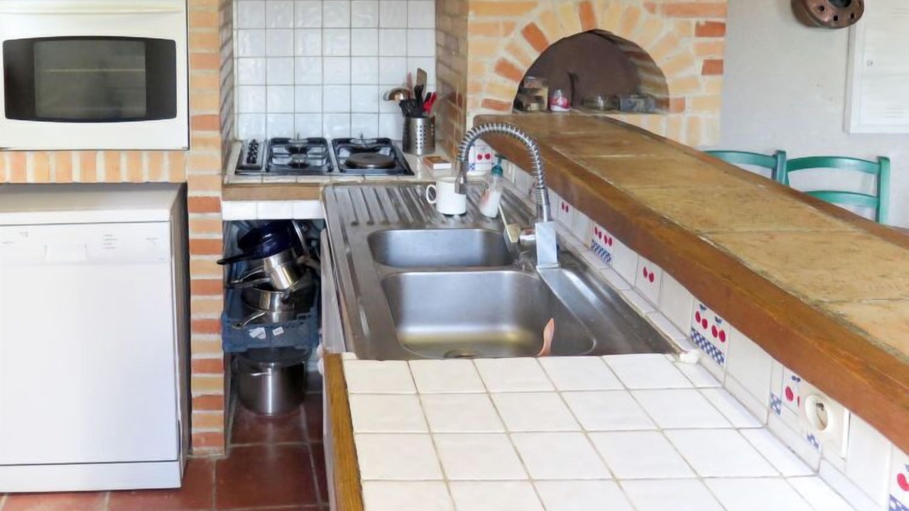 Photo of Kitchen in L'Honor-de-Cos