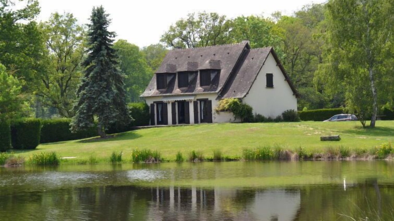 Photo of Buildings in Pionnat