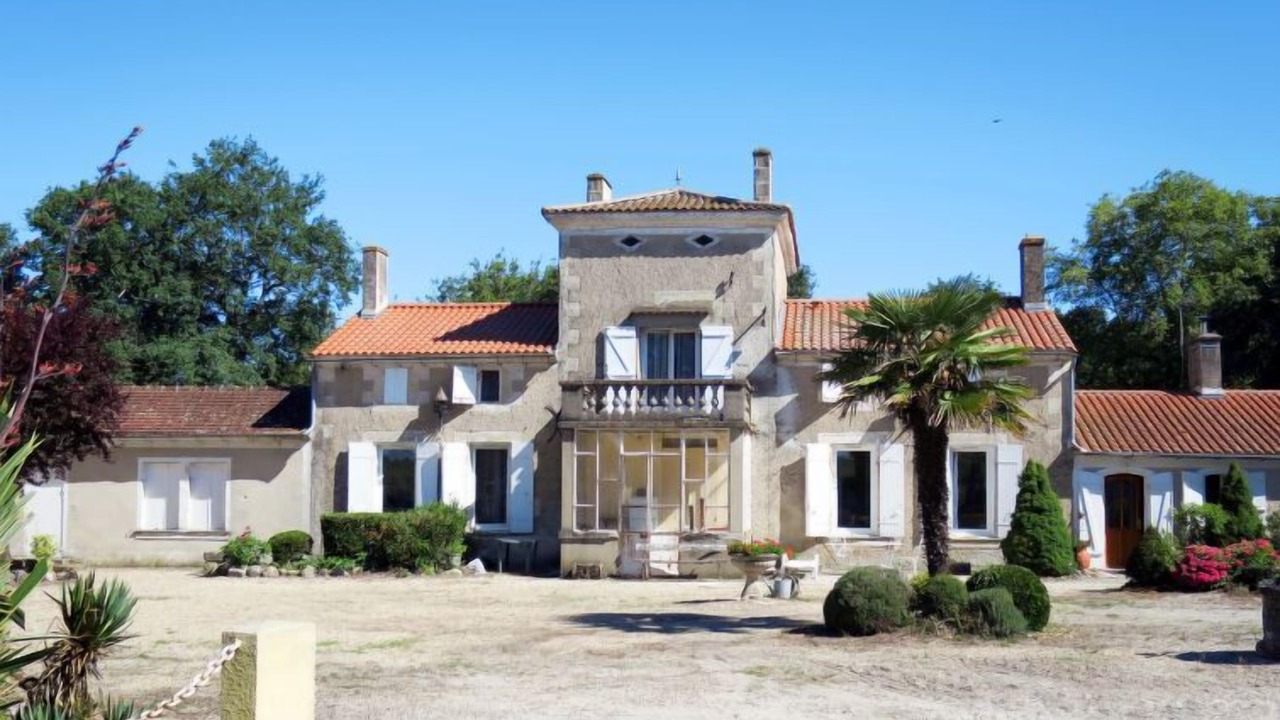 Photo of Buildings in Jau-Dignac-et-Loirac