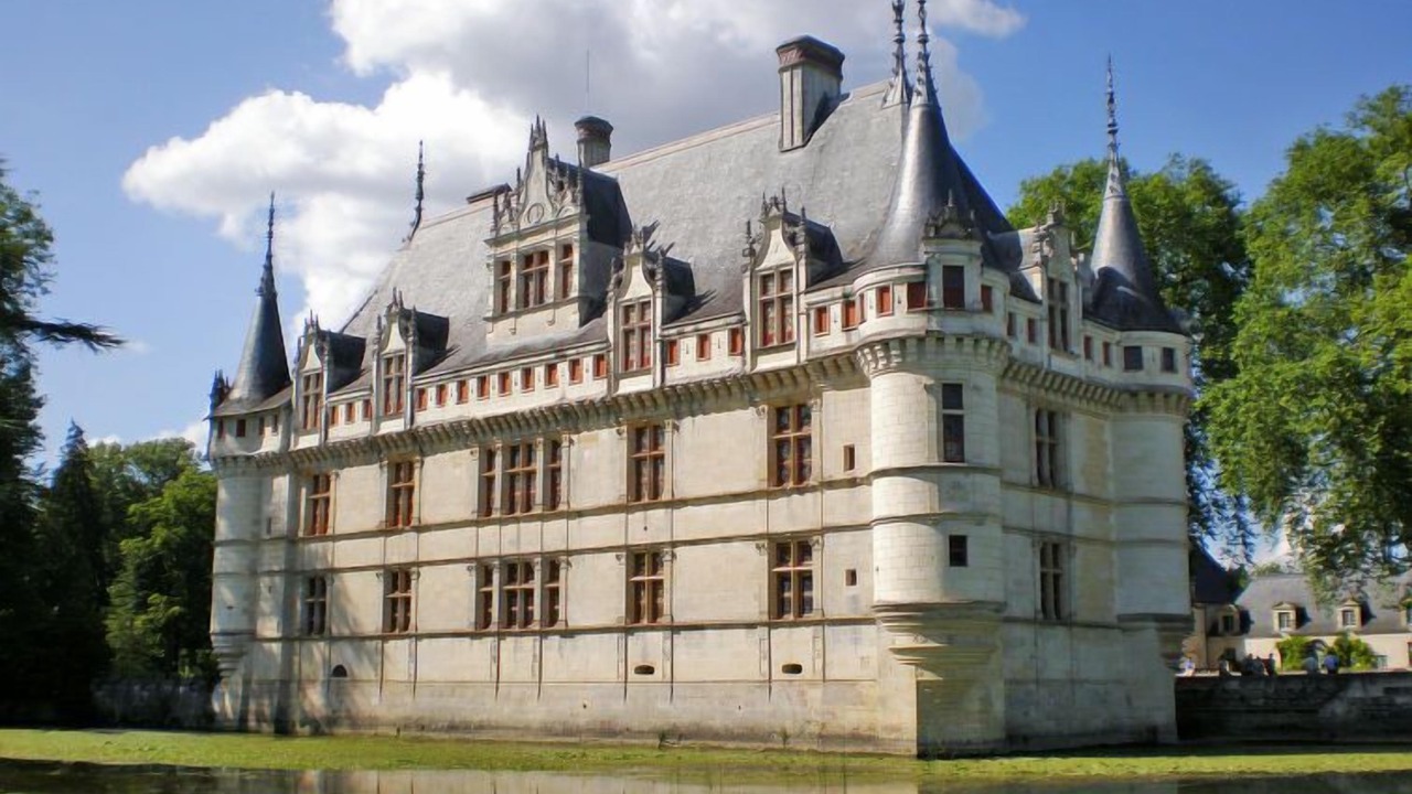 Photo of Buildings in Huismes