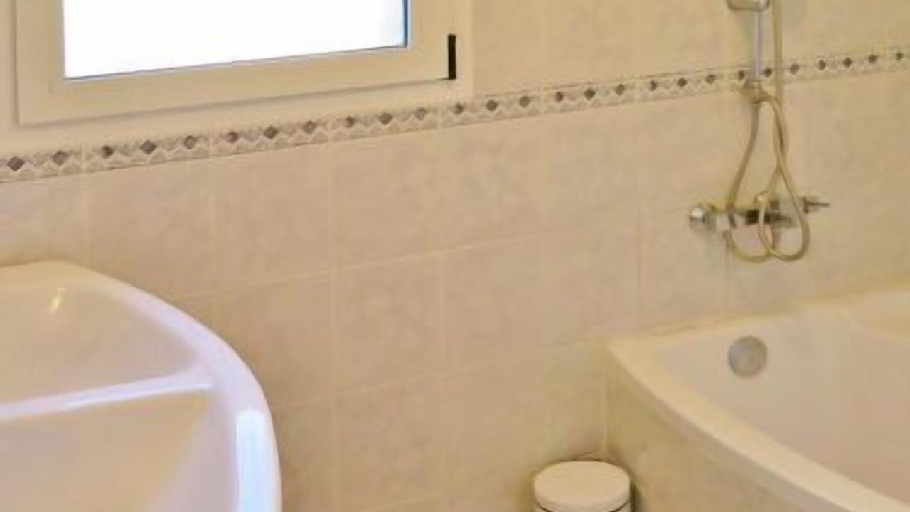 Photo of Bathroom in L'Honor-de-Cos