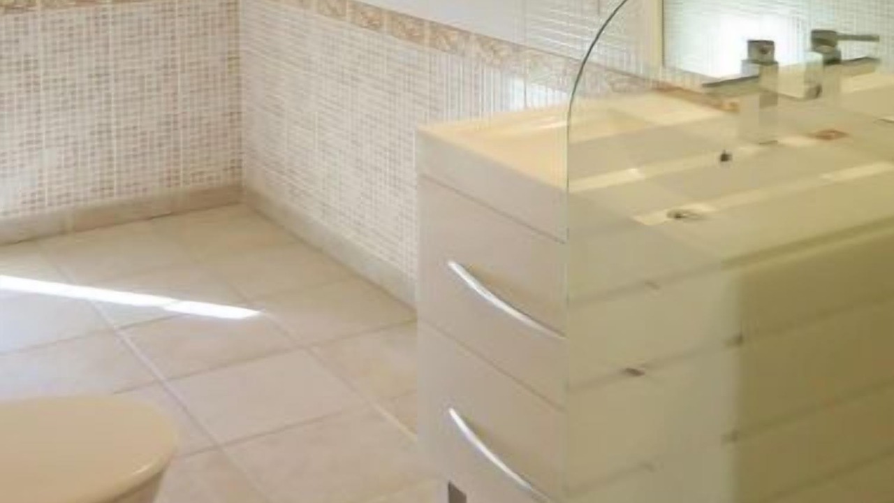 Photo of Bathroom in L'Honor-de-Cos