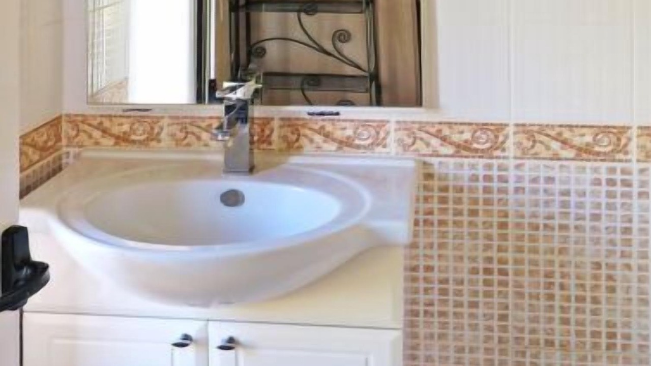 Photo of Bathroom in L'Honor-de-Cos