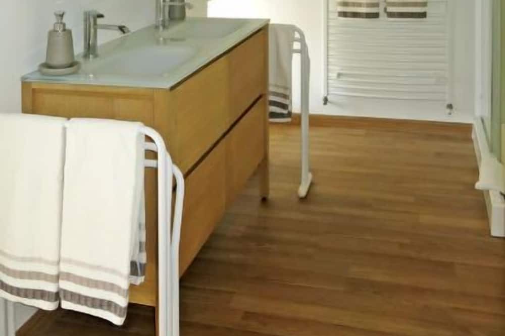 Photo of Bathroom in Monnaie