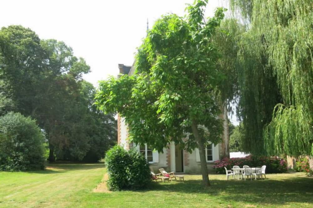 Photo of Outdoor in Monnaie