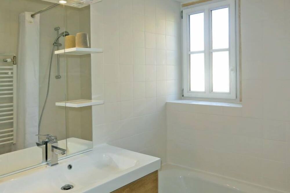 Photo of Bathroom in Monnaie