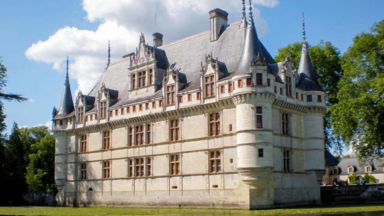 Photo of Buildings in Restigne