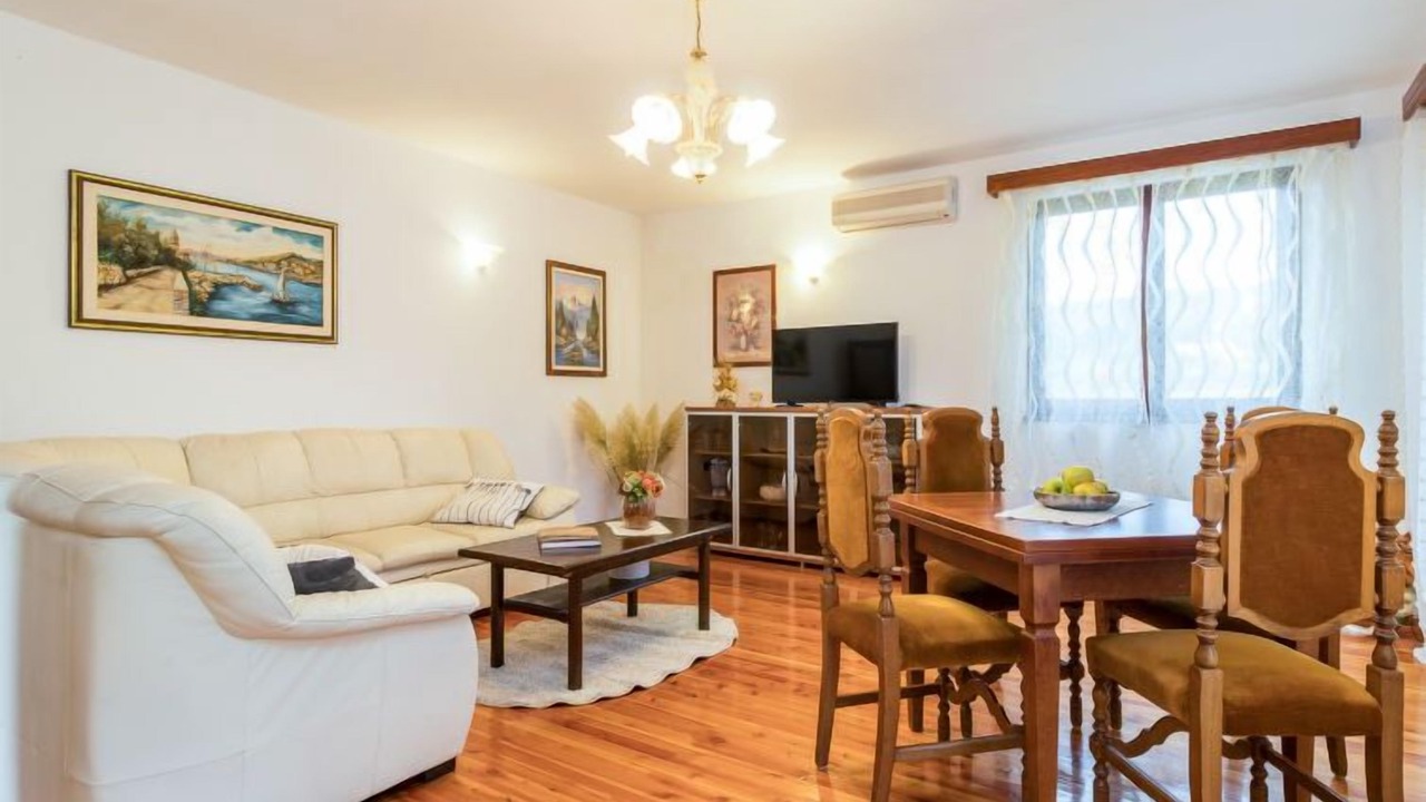 Photo of Livingroom in Pican
