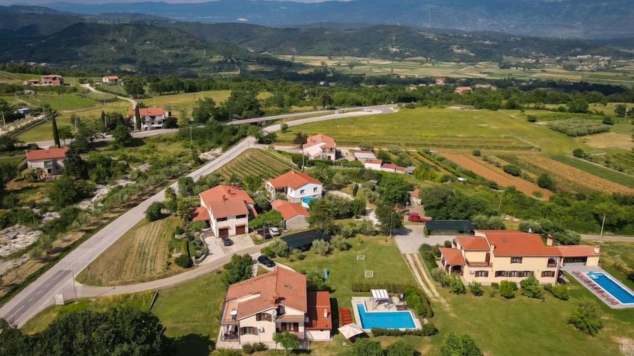 Photo of Outdoor in Pican