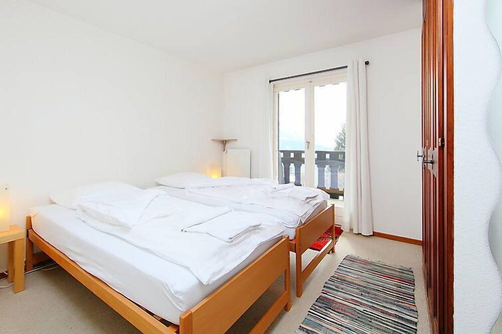 Photo of Bedroom in Arveyes
