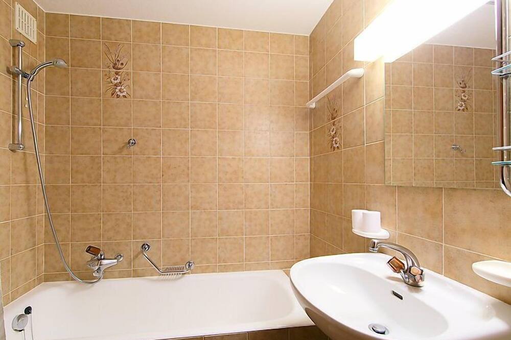 Photo of Bathroom in Arveyes