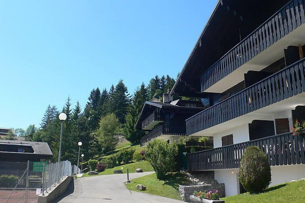 Photo of Outdoor in Arveyes