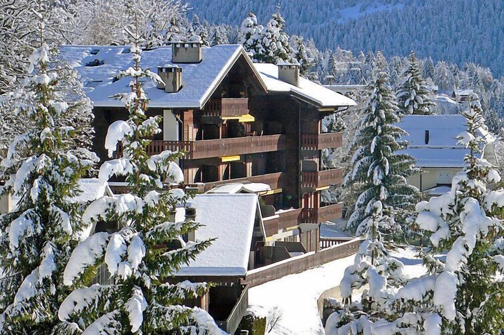 Photo of Outdoor in Arveyes