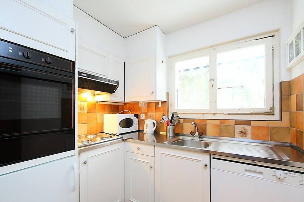Photo of Kitchen in Arveyes