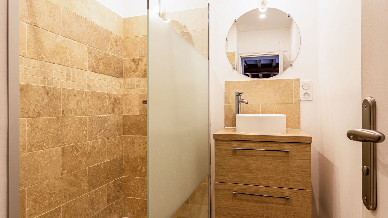 Photo of Others in Commes