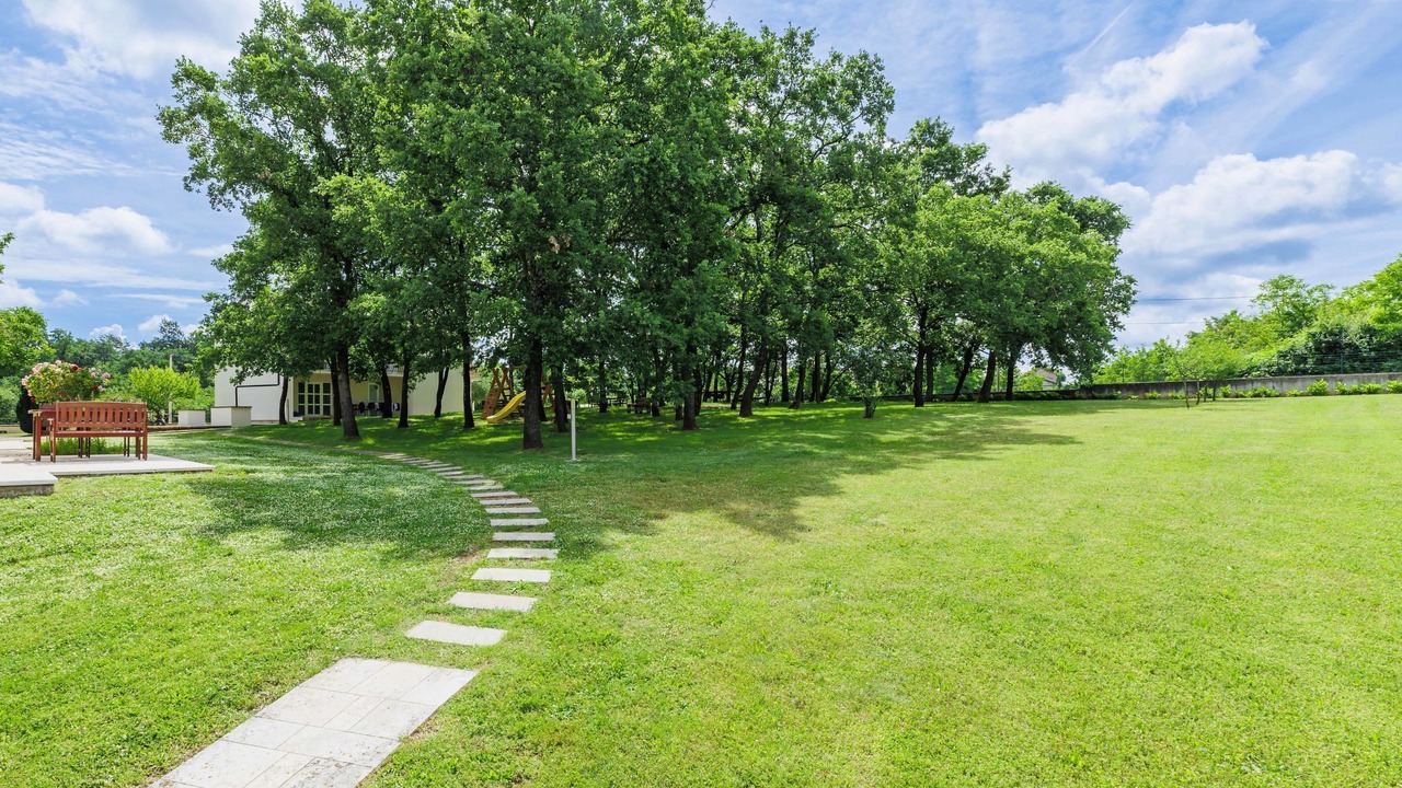 Photo of Outdoor in Modrusani