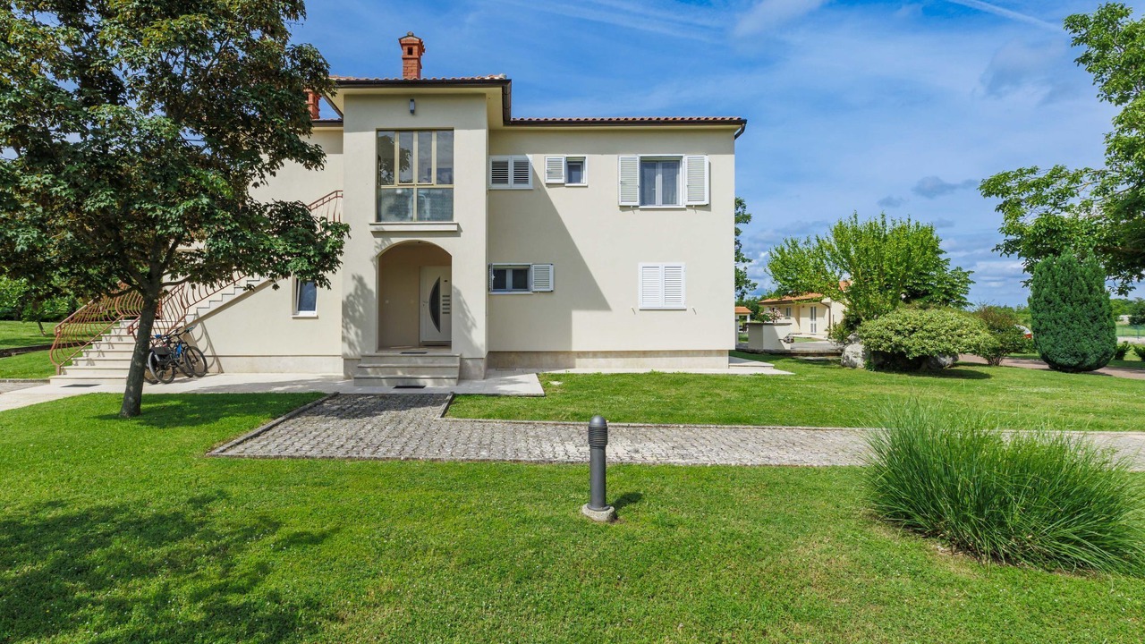 Photo of Outdoor in Modrusani