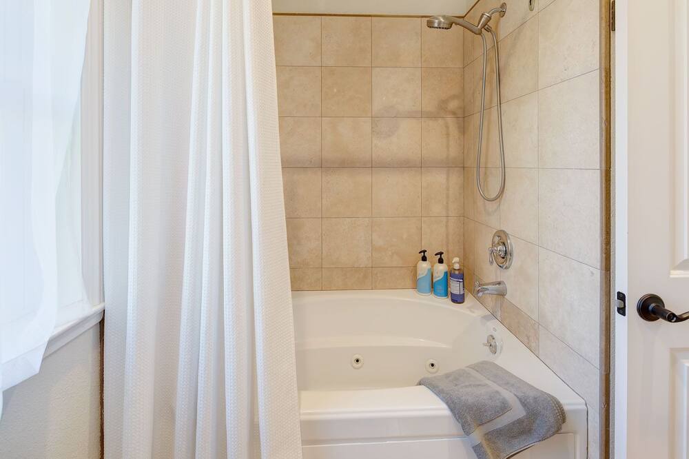 Photo of Bathroom in Freestone