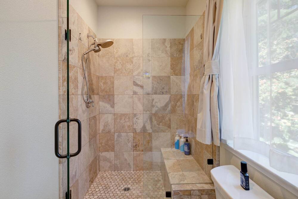 Photo of Bathroom in Freestone