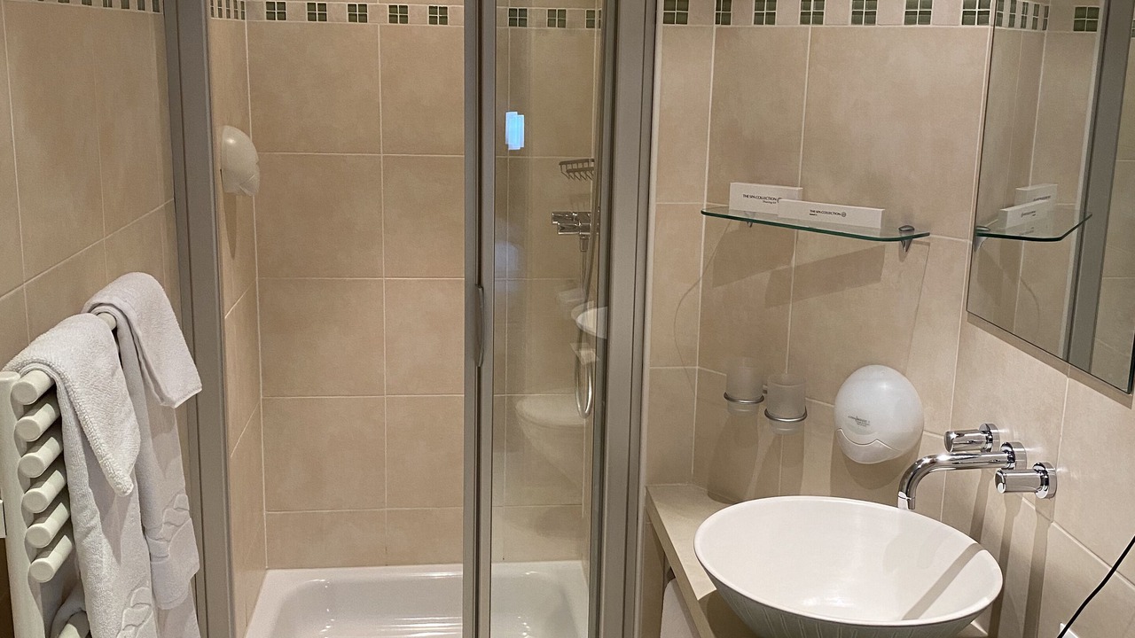 Photo of Bathroom in Dully