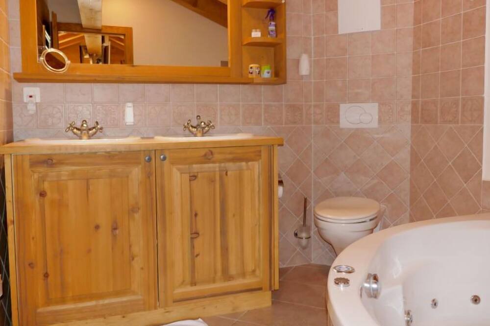 Photo of Bathroom in Saint-Pierre-de-Clages
