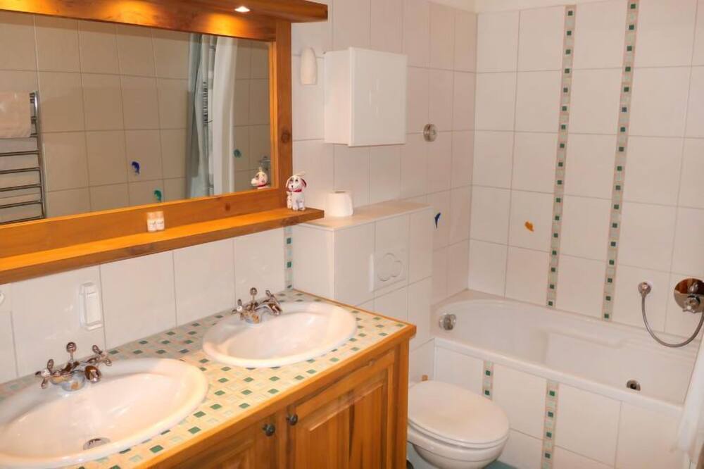 Photo of Bathroom in Saint-Pierre-de-Clages