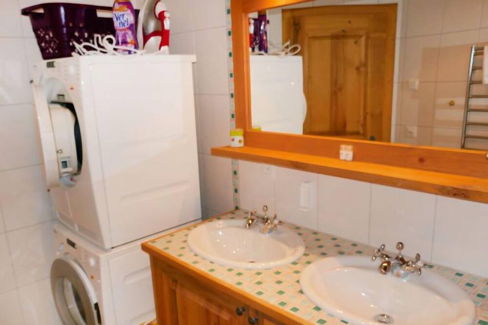 Photo of Bathroom in Saint-Pierre-de-Clages