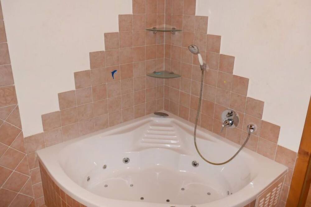 Photo of Bathroom in Saint-Pierre-de-Clages