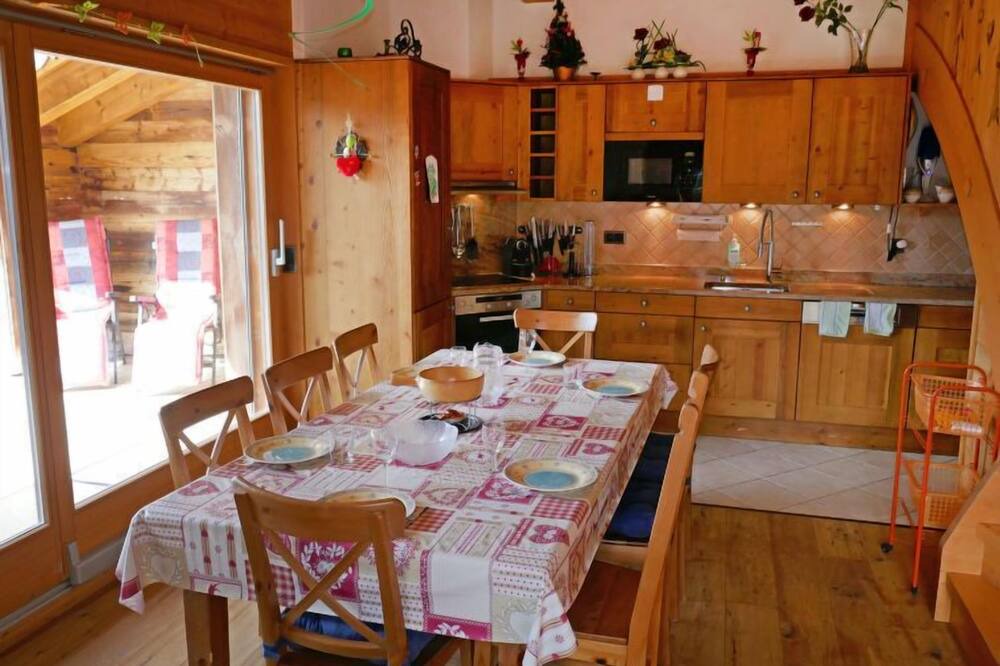 Photo of Kitchen in Saint-Pierre-de-Clages