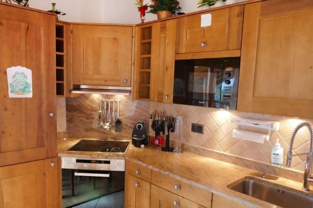 Photo of Kitchen in Saint-Pierre-de-Clages