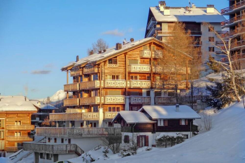 Photo of Outdoor in Saint-Pierre-de-Clages