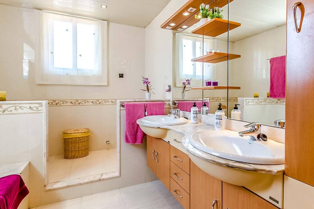 Photo of Bathroom in Roda de Bara