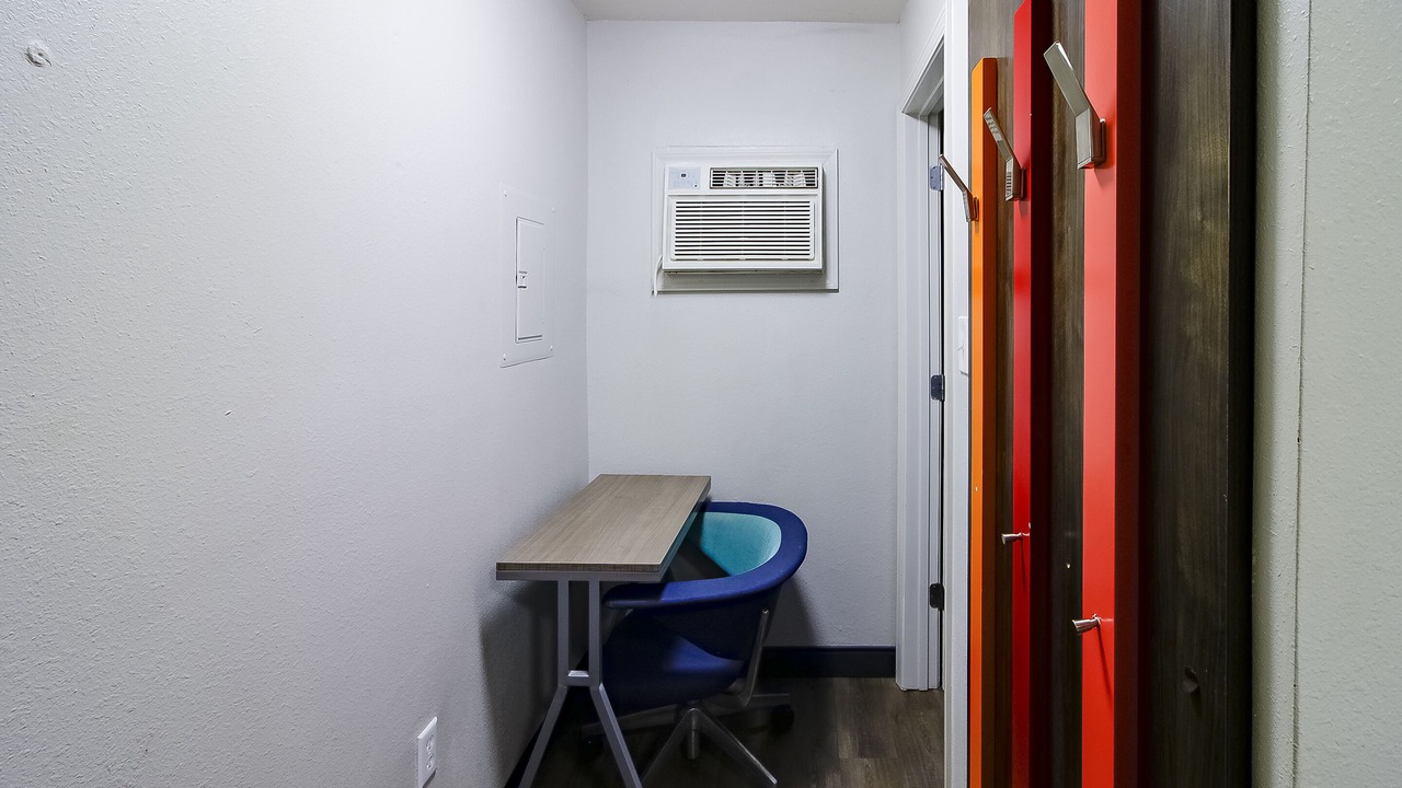 Photo of Bedroom in Sulphur