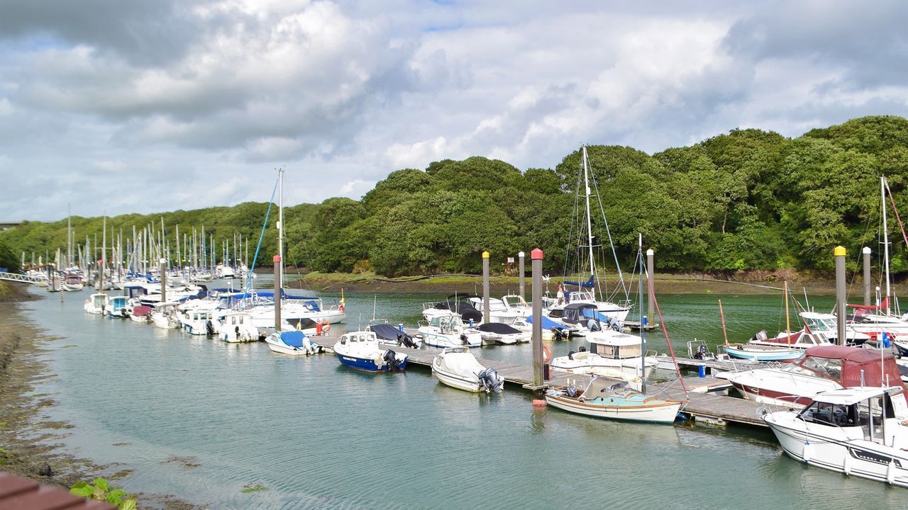 Photo of Others in Neyland