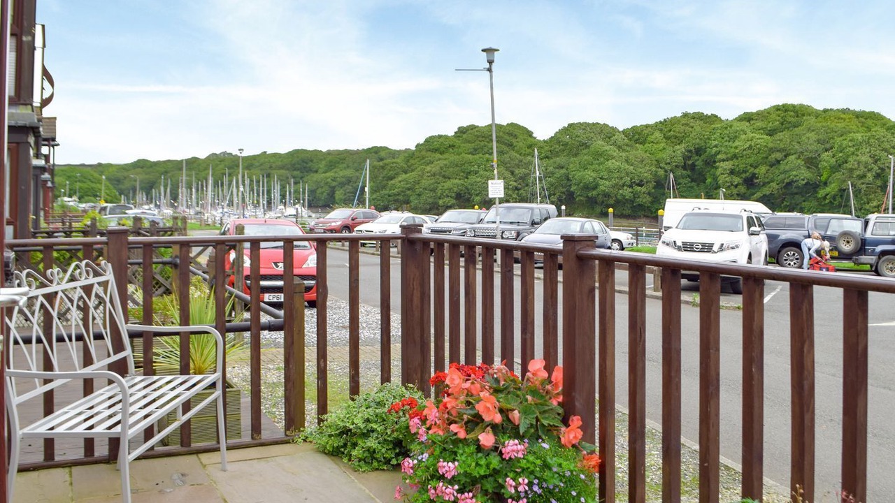 Photo of Outdoor in Neyland