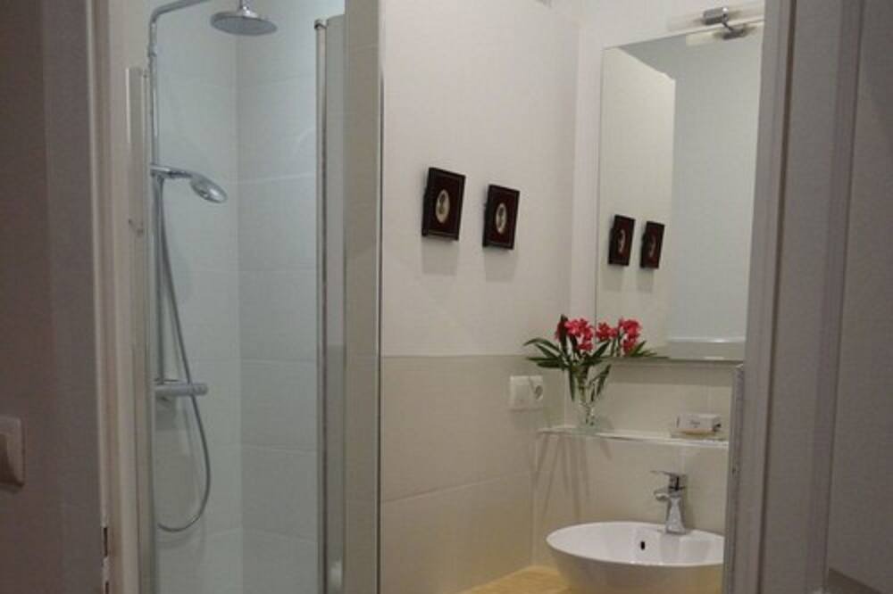 Photo of Bathroom in Cambieure
