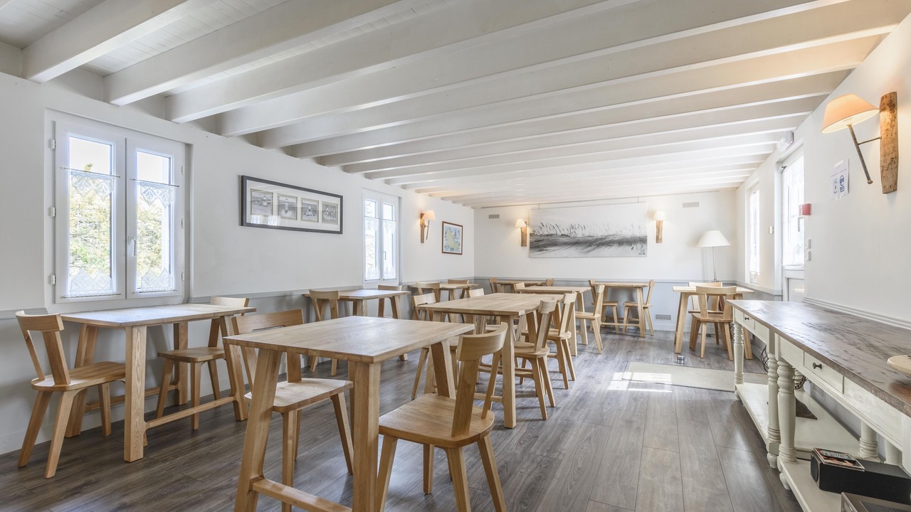 Photo of Others in Le Palais