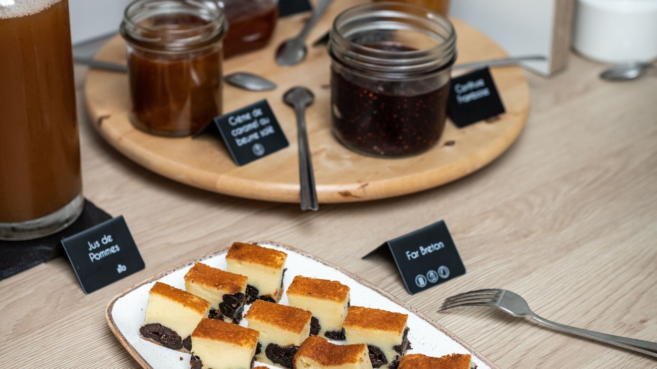 Photo of Others in Le Palais