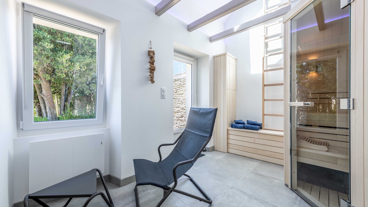 Photo of Others in Le Palais