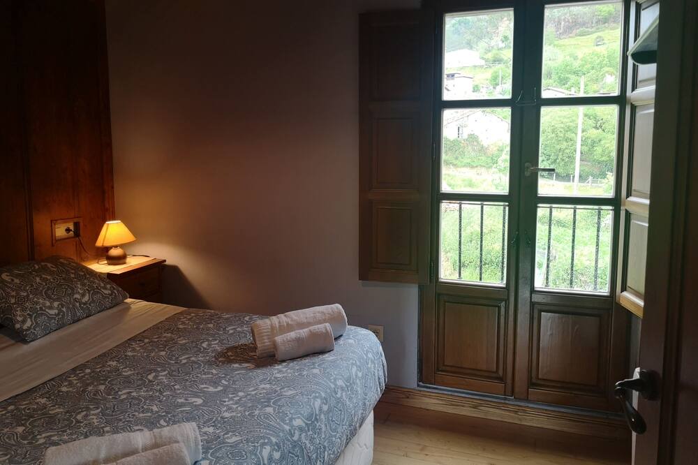 Photo of Bedroom in Llonin