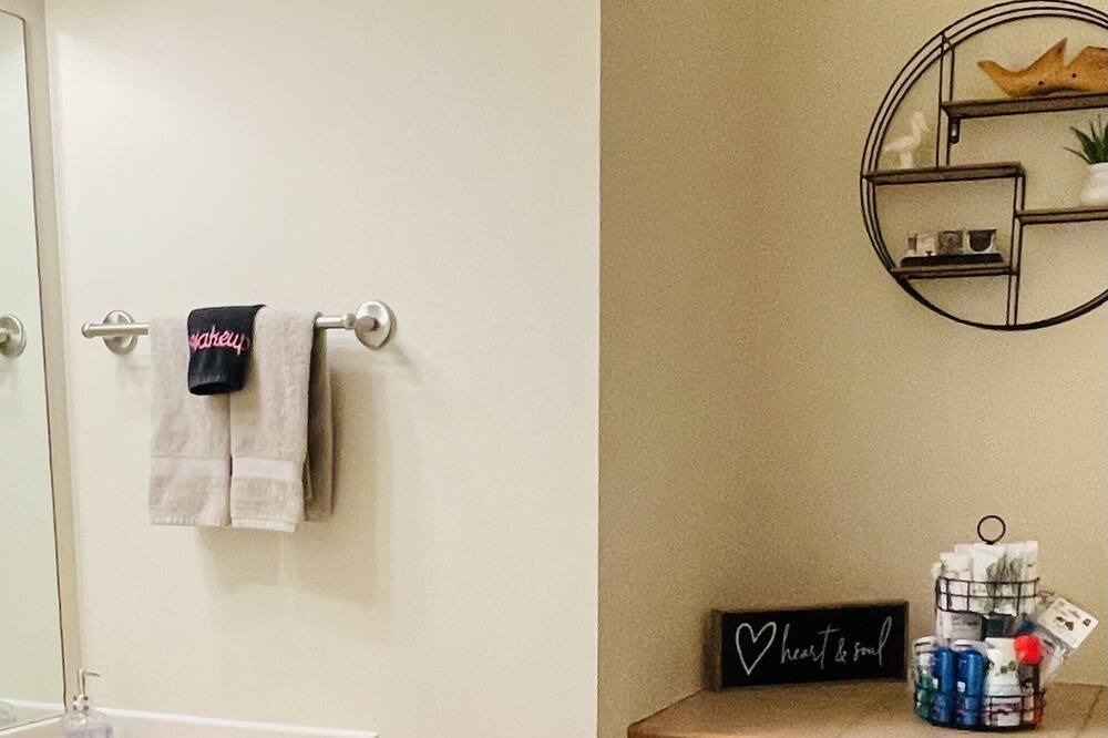 Photo of Bathroom in Highlands - Perkins
