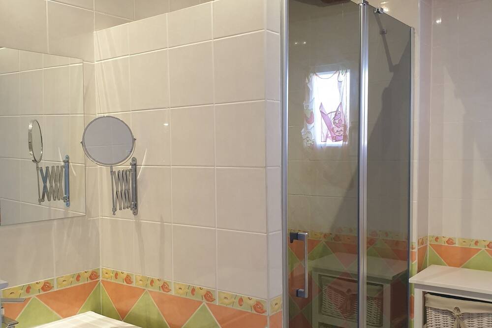 Photo of Bathroom in Lafrancaise