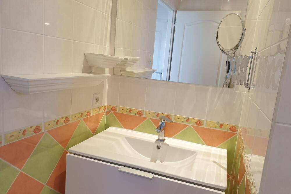 Photo of Bathroom in Lafrancaise