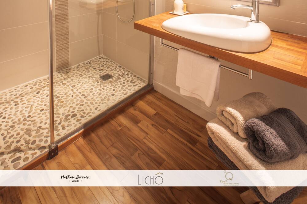 Photo of Bathroom in Les Esseintes