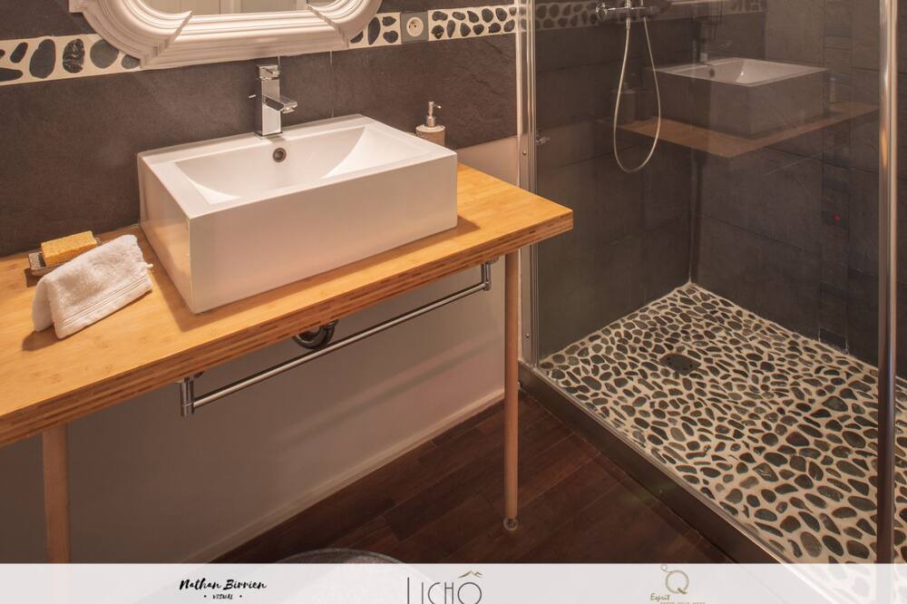 Photo of Bathroom in Les Esseintes